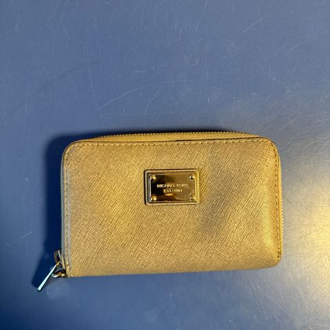 Michael Kors pengebok selges