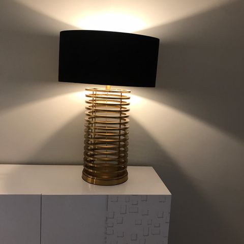 Helt ny  Milano lampe  med velur skjerm