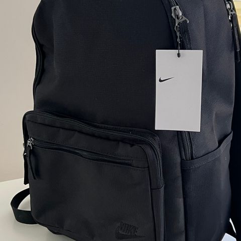 Nike Sportswear sort ryggsekk 23 liter