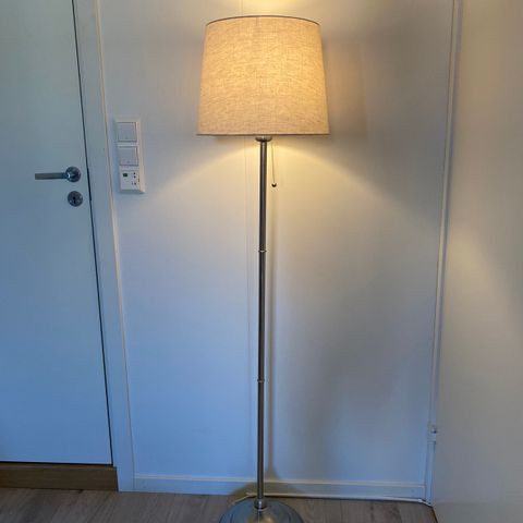Årstid gulvlampe fra IKEA