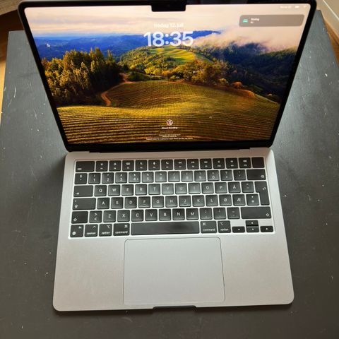 MacBook Air M2 2022 8/256GB (stellargrå) 1,5 år gammel