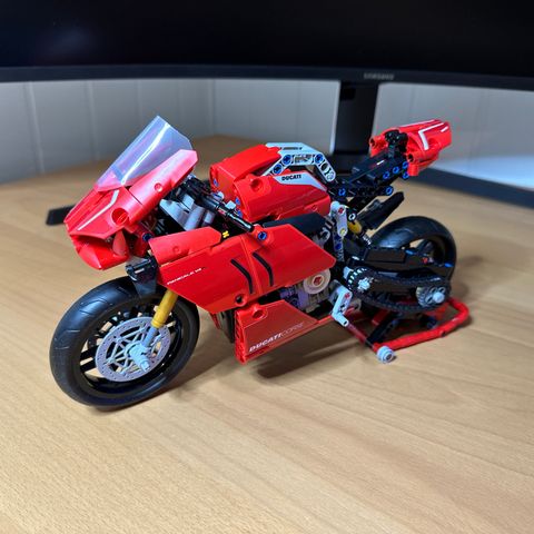 Lego Technic 42107 - Ducati Panigale V4 R