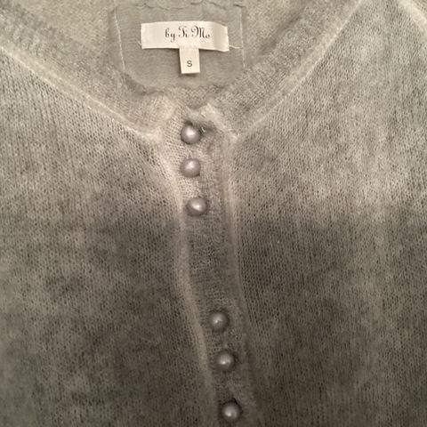 By Ti Mo cardigan. 46% mohair. Vakkert plagg fra norsk design