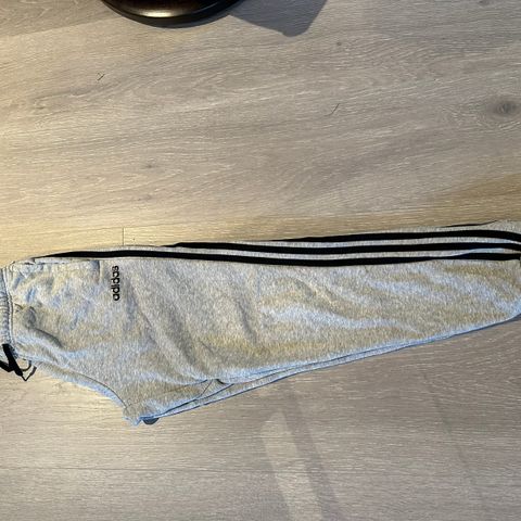 Adidas joggebukse til gutt/herre str Small