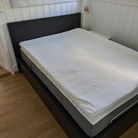 Malm Seng fra IKEA selges billig mot henting (Ferdig demontert) -  140x200, sort