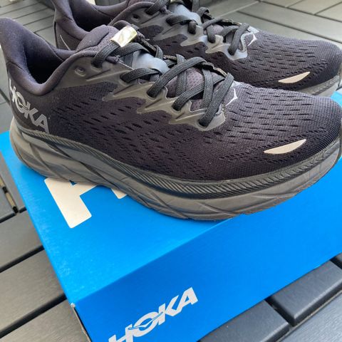 HOKA  Clifton 8