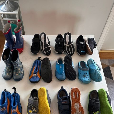 Diverse sko og sandaler