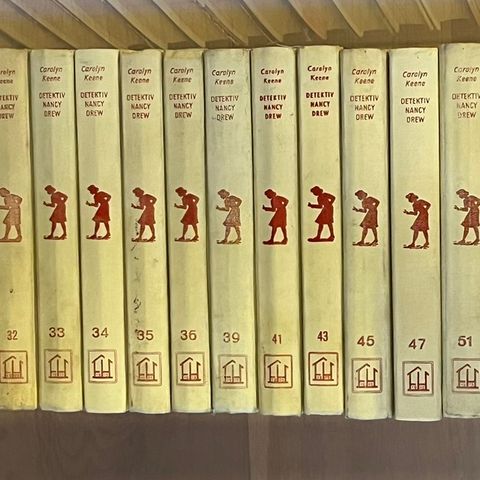 21 Frøken Detektiv-bøker selges samlet, evt. kr 10 pr bok.