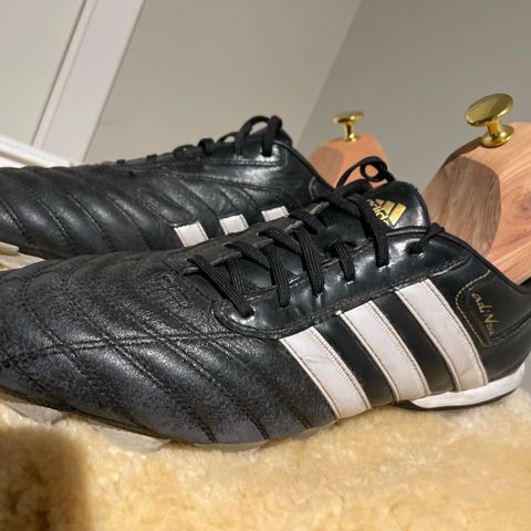 Adidas Adi Nova fotballsko & utesko med knotter, Str 45 - Traxion HG