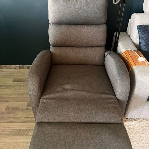 For Sale: Luxurious Houston recliner