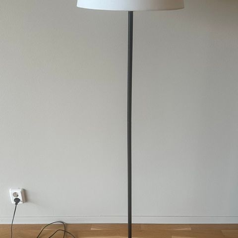 Gulvlampe fra IKEA