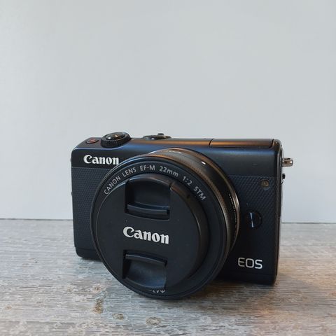 Canon eos M100 m/ 22mm f2 objektiv og kit objektiv