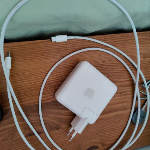 Apple Power Adapter - 61W - USB-C - med kabel