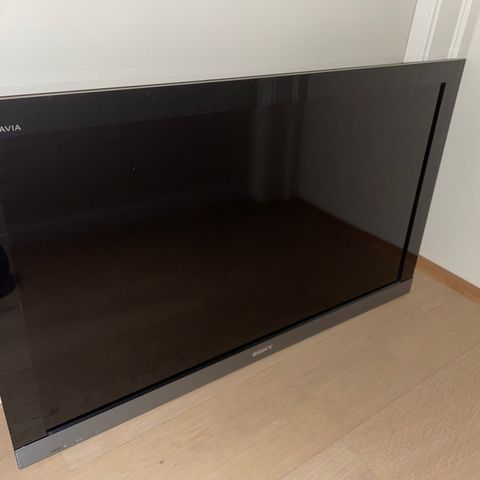 Sony Bravia 40" LCD digital TV med fjernkontroll og svingbart veggstativ