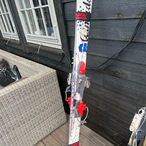 Armanda twin tip ski med telemark bindinger