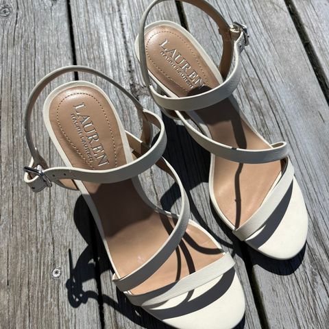 Hvite sandaler med hæler fra Ralph Lauren i str 35/35,5