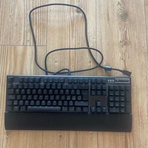 Gamingtastatur med støtte