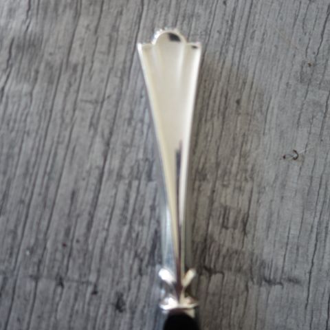 Bestikk kniv i sølv  merke Lilje