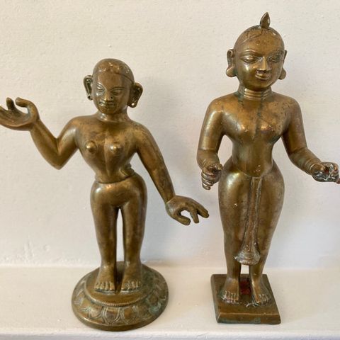 Asiatiske figurer i bronsje fra 1700 - 1800 tallet