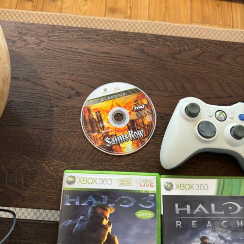 Xbox 360 spill og 2 kontrollere - gi bud