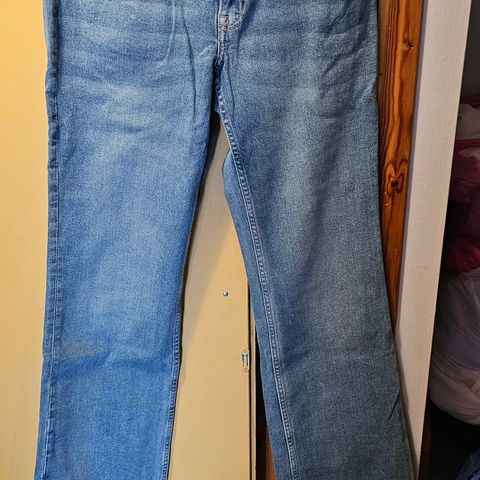 Low waist flare jeans fra HM str.42