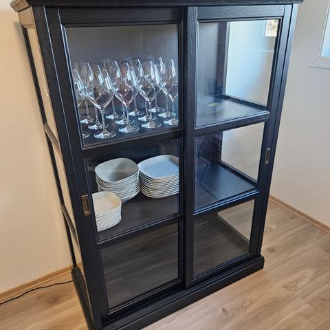 Ikea Malsjö vitrineskap