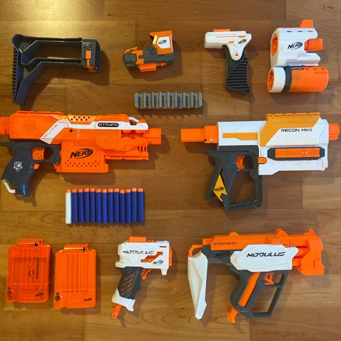 4 nerf blasters + ekstra tilbehør og skudd