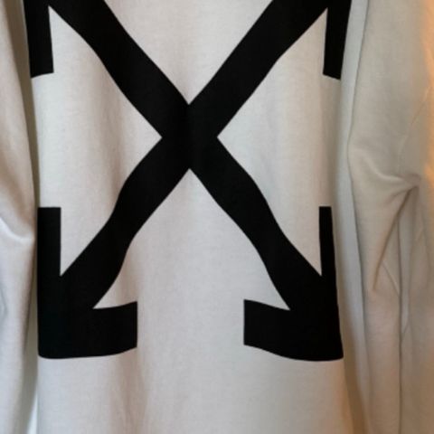 Lite brukt OFF-WHITE hettegenser i str. L.  3500kr.