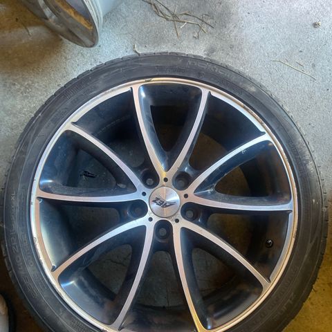 235/40R18 m sommerdekk