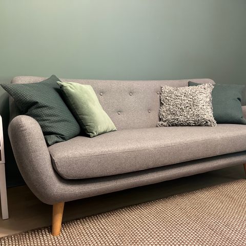 Herman 3 seters sofa fra Sofacompany, Som ny, Med 17 cm ben i hvit eik