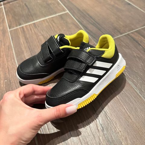 Barnesko Adidas 27