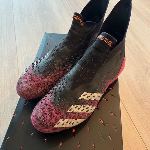 Adidas Predator freak+ AG fotballsko str. 40