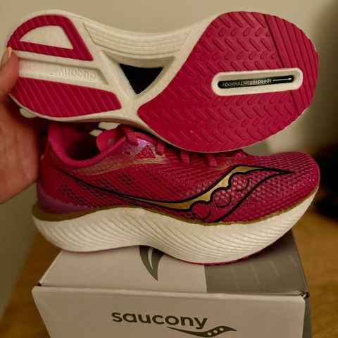 Nye ubrukte Saucony Endorphin Pro 3 39