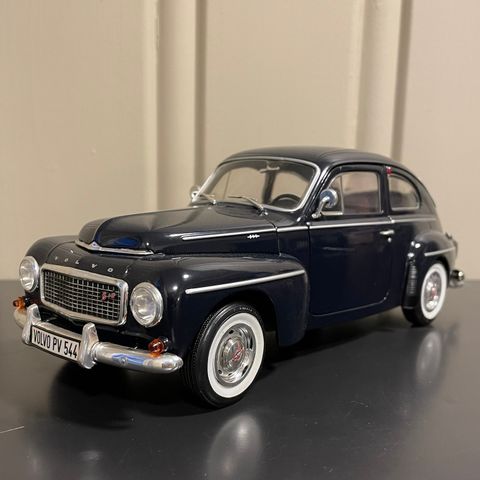 1:18 VOLVO PV 544