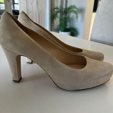 Beige Unisa-pumps str. 39