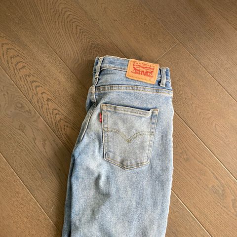 Levi’s loose fit jeans