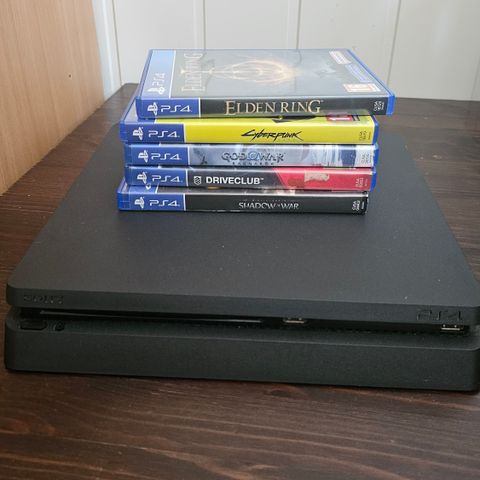 PS4 SLIM + 5 GAMES