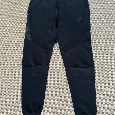 Nike tech fleece M (som ny)