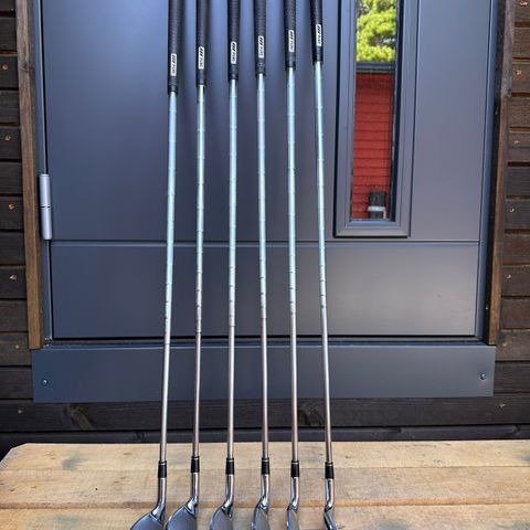 Taylormade r11 jernsett 5-pw R skaft forlenget 1 tomme