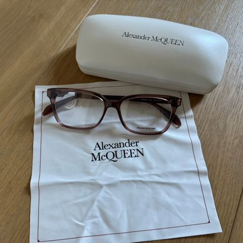 Alexander McQueen brilleinnfatning