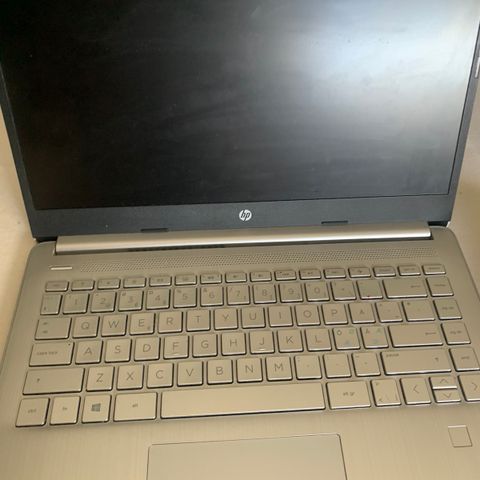 HP pc selges i3/4/256 14”