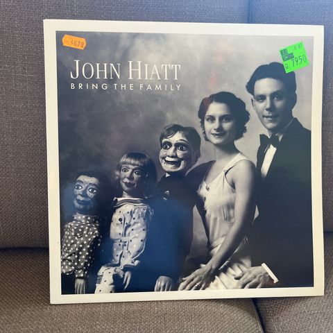 John Hiatt – Bring The Family