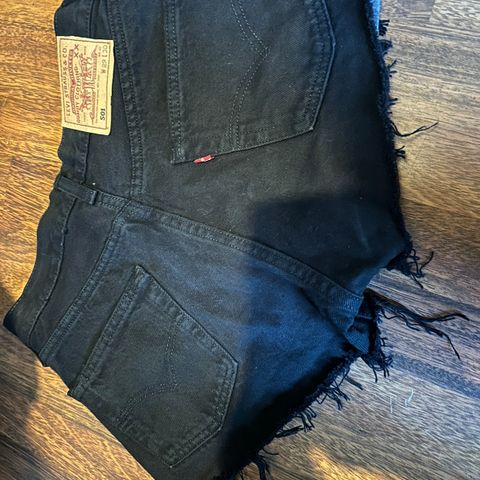 Nesten ubrukt Levis shorts w29