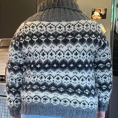 Selger strikke genser