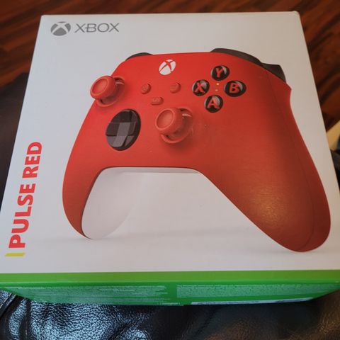 Ny Xbox Pulse red kontroller selges