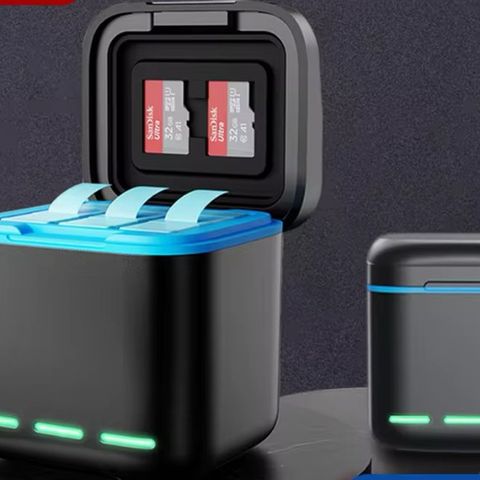 Fast charger for 3 batteries and card holder. Lader for 3 «GoPro 6-8» battarier