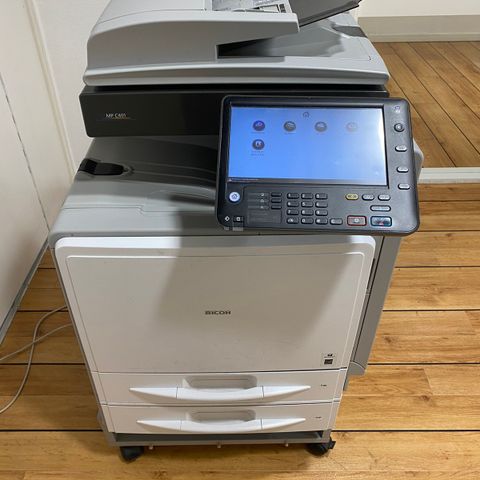 RICOH MP C401: Fargeprinter, kopimaskin og scanner