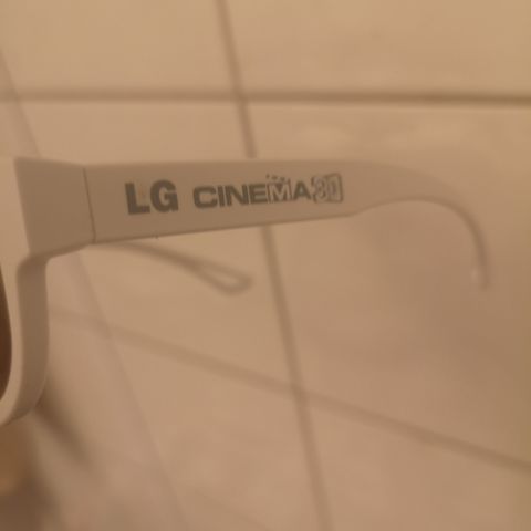 Lg 3d briller 200kr/bud