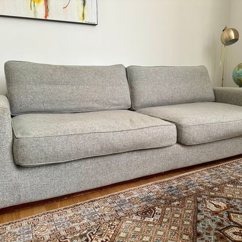 Solid sofa selges billig