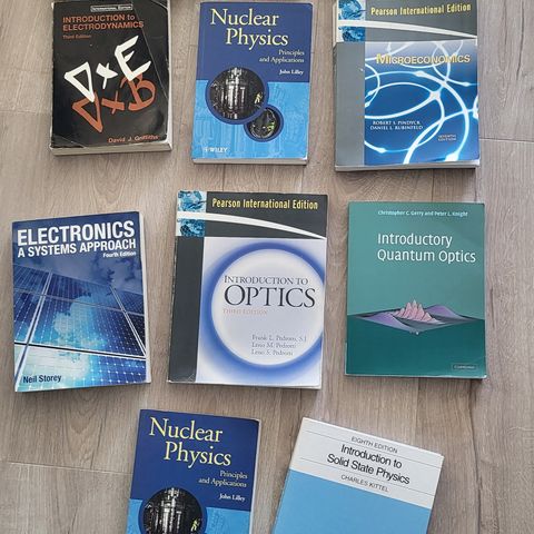 Fagbøker fra fysikkstudier gis bort!